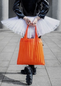 Nákupná taška LOQI Pleated Orange3